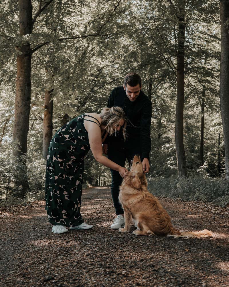 Famille avec un chien et un bébé. ©Elodie Deblire